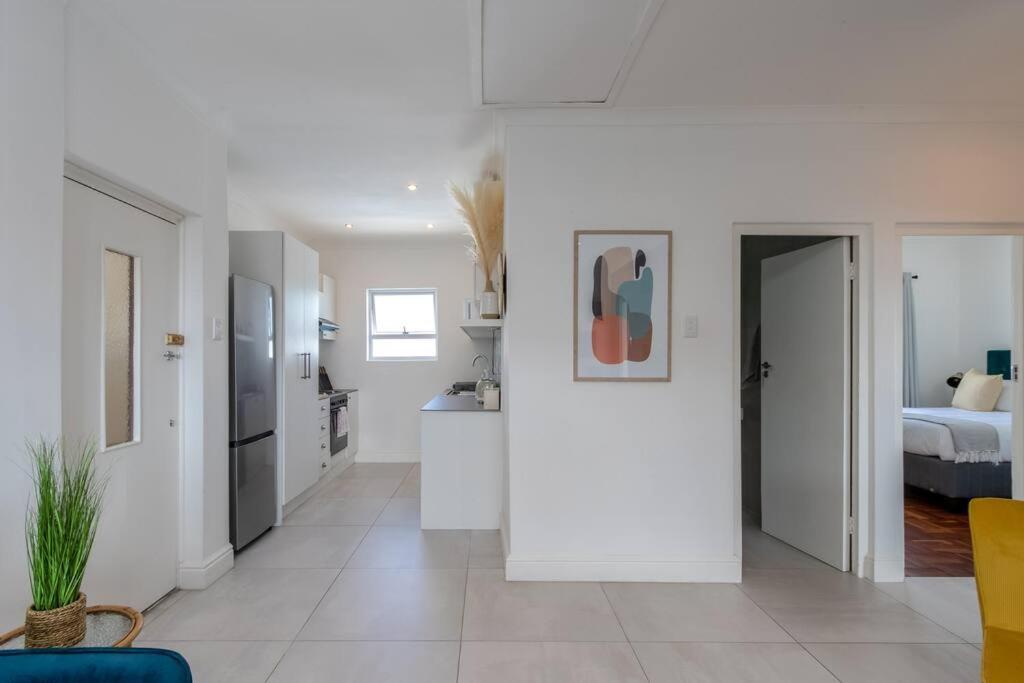 Stylish 2 Bed Metres From The Promenade Apartamento Cidade Do Cabo