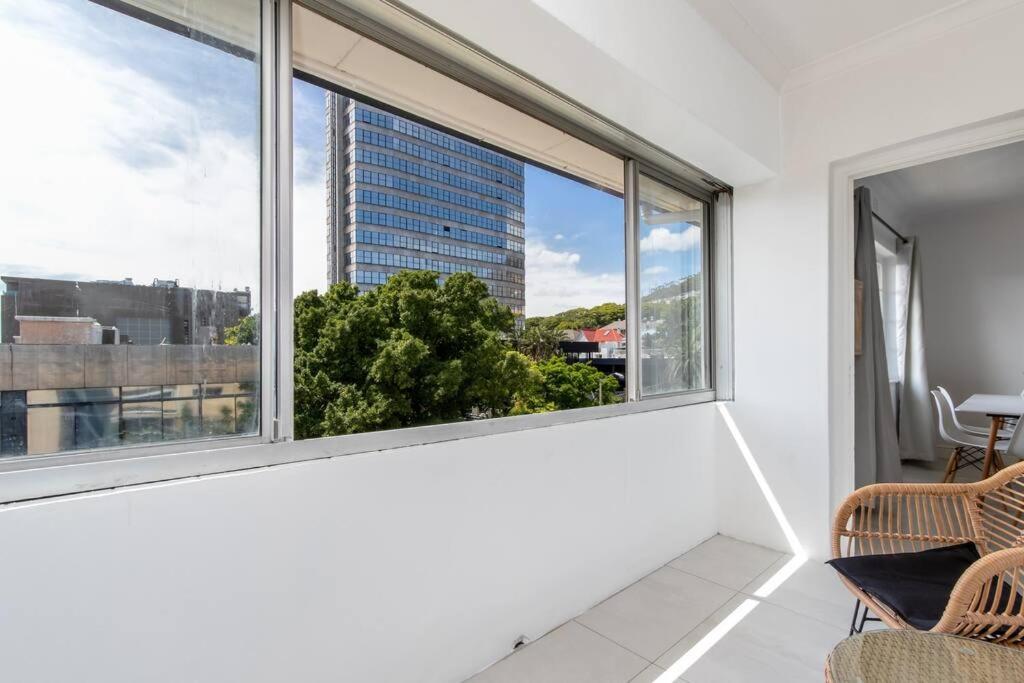 Stylish 2 Bed Metres From The Promenade Cidade Do Cabo