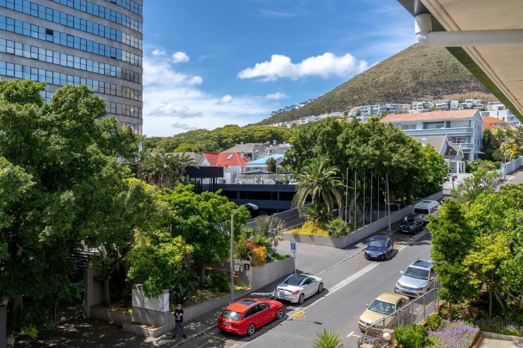 Stylish 2 Bed Metres From The Promenade * Cidade Do Cabo